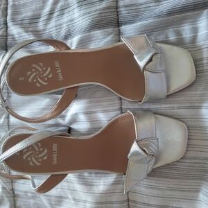 Sam & Libby Women's Silver Sandals
